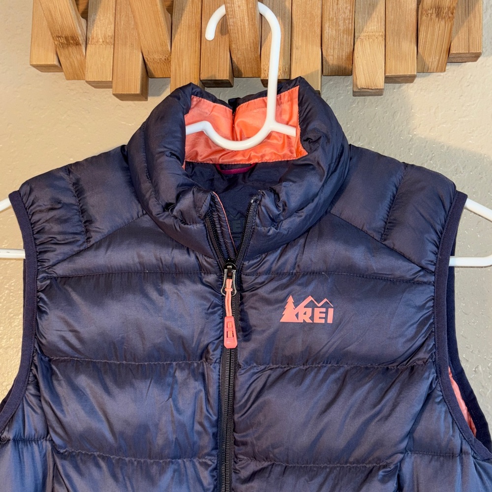 EUC women's REI Co-op Stratocloud down vest in Dark Gray with peachy pink - Picture 5 of 11